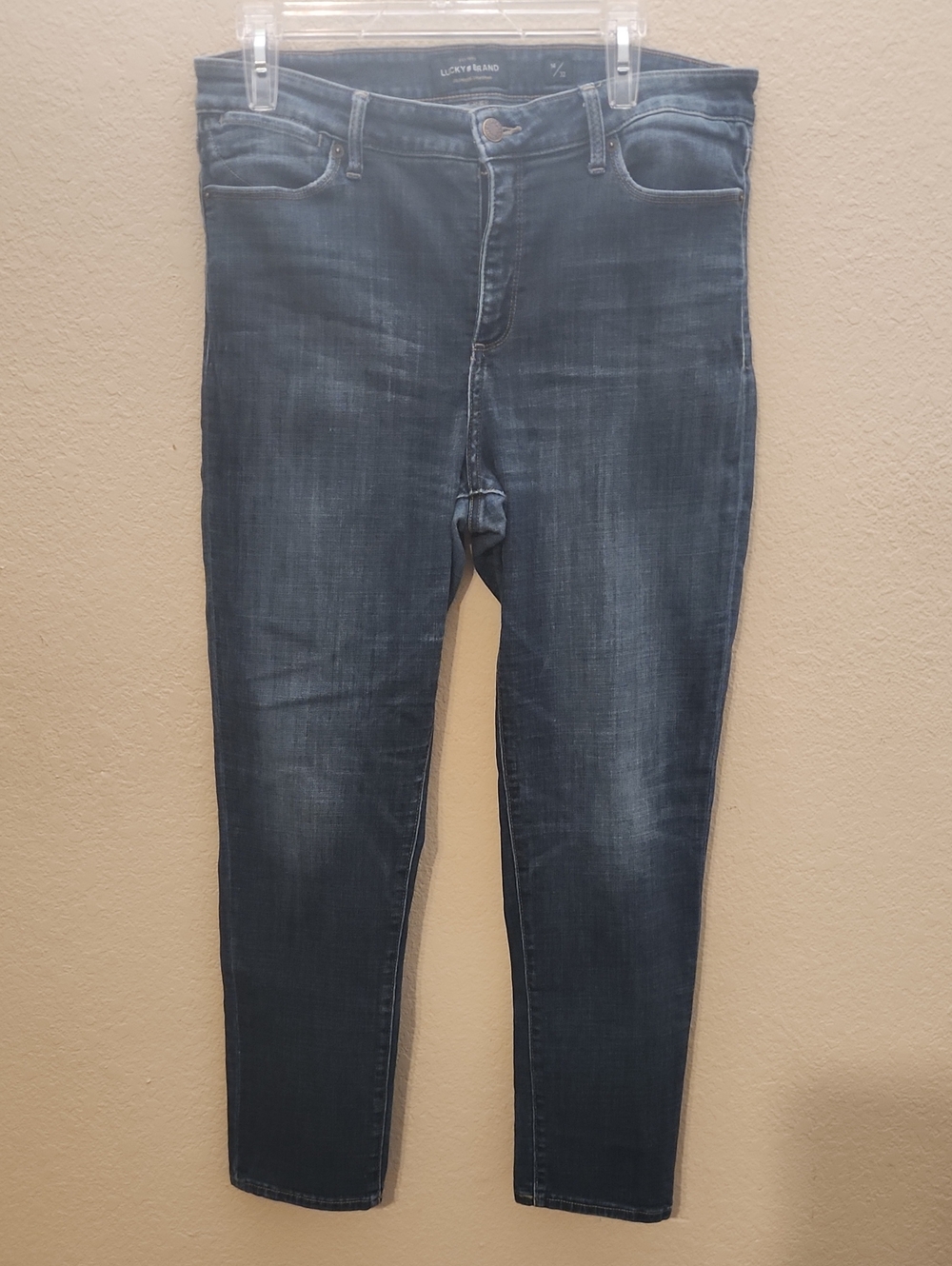 Lucky Brand  Jeans in Dark Wash Blue